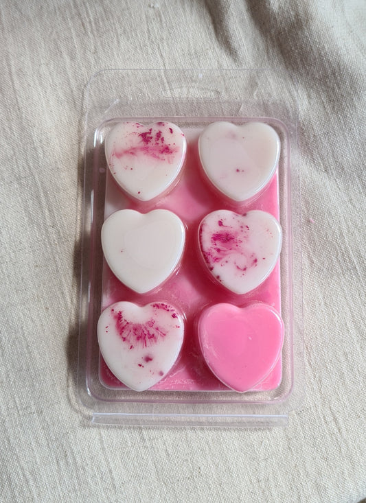 Flowerbomb Heart Clamshell
